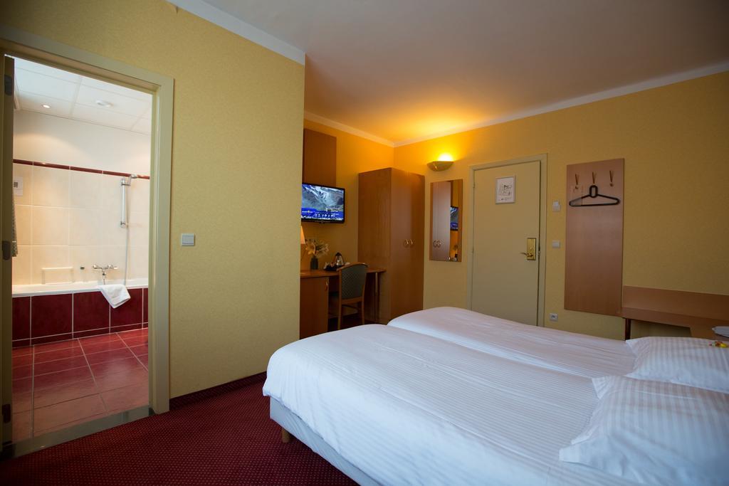 Albion Hotel Ieper Phòng bức ảnh